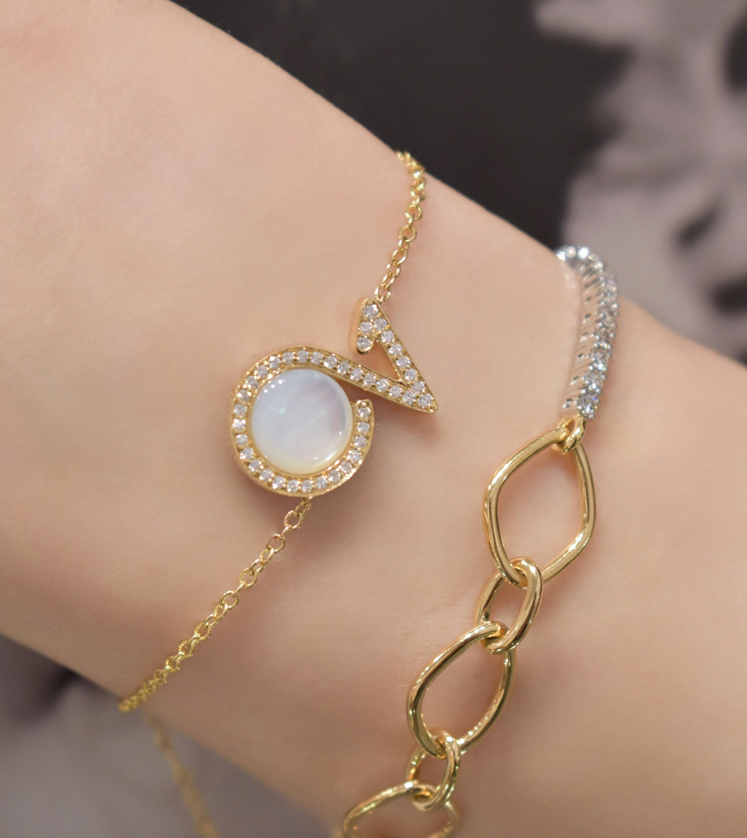 Bracelet In Yellow Gold With Mother Of Pearl And Diamonds - K.S. Sze & Sons