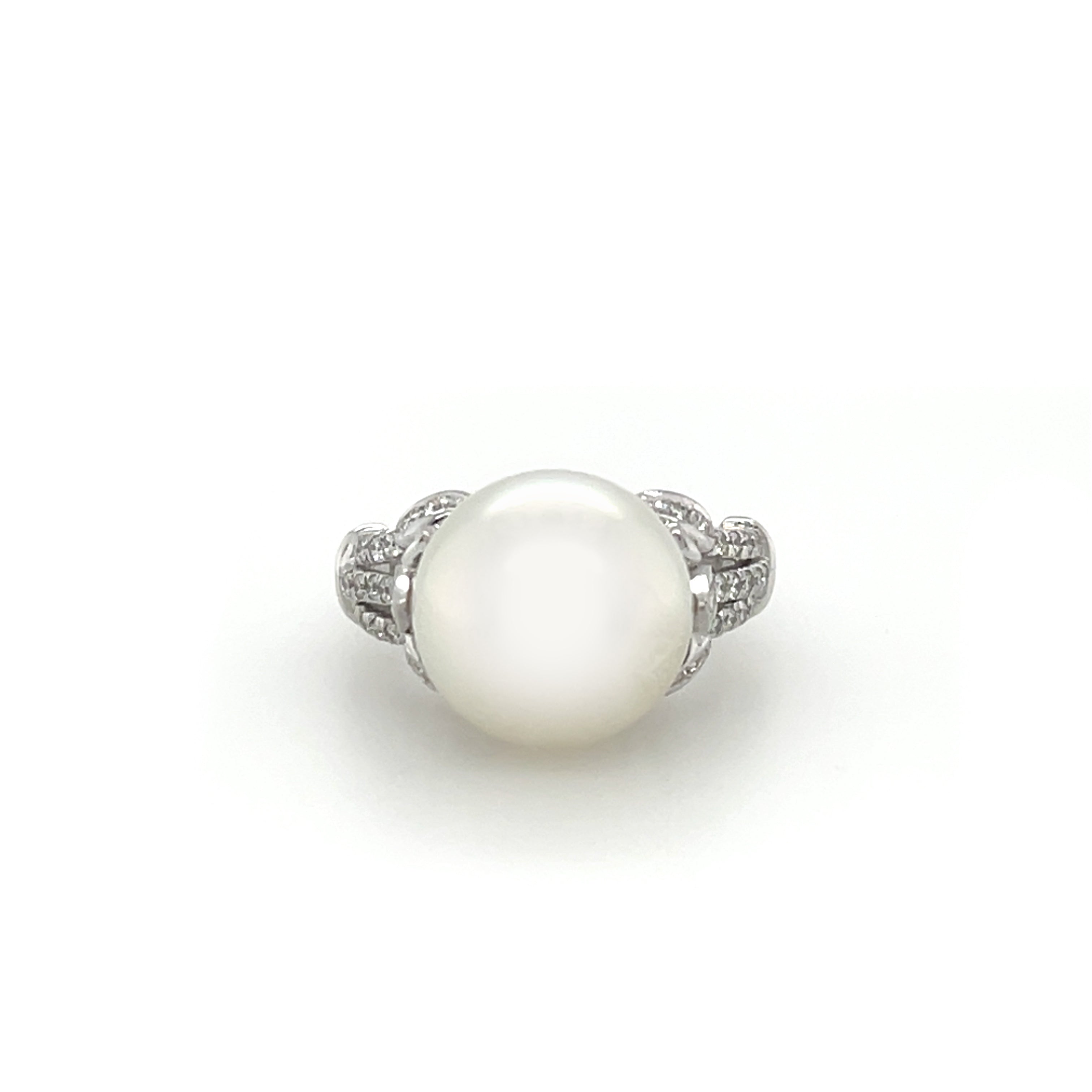 White South Sea Pearl & Diamond Ring